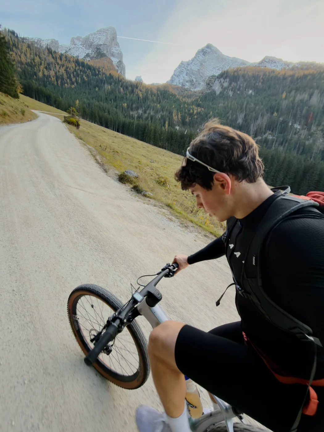 Leo Prantner in bici in montagna
