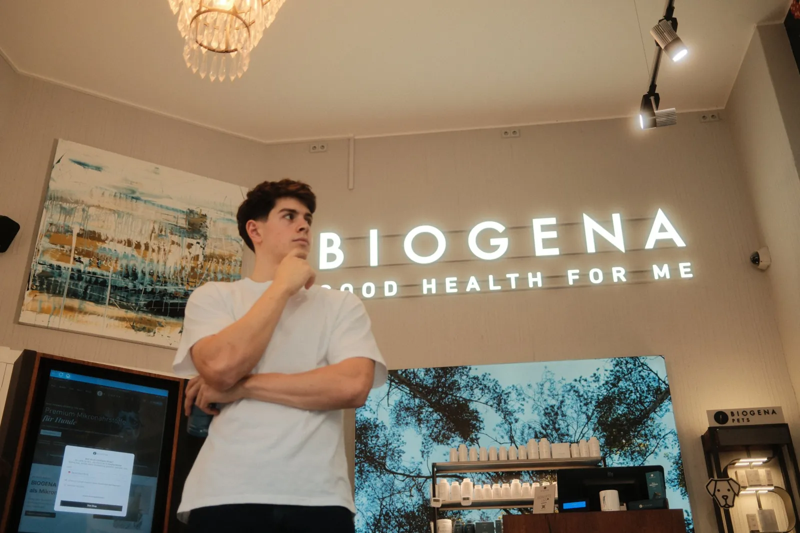 Leo Prantner nello store Biogena