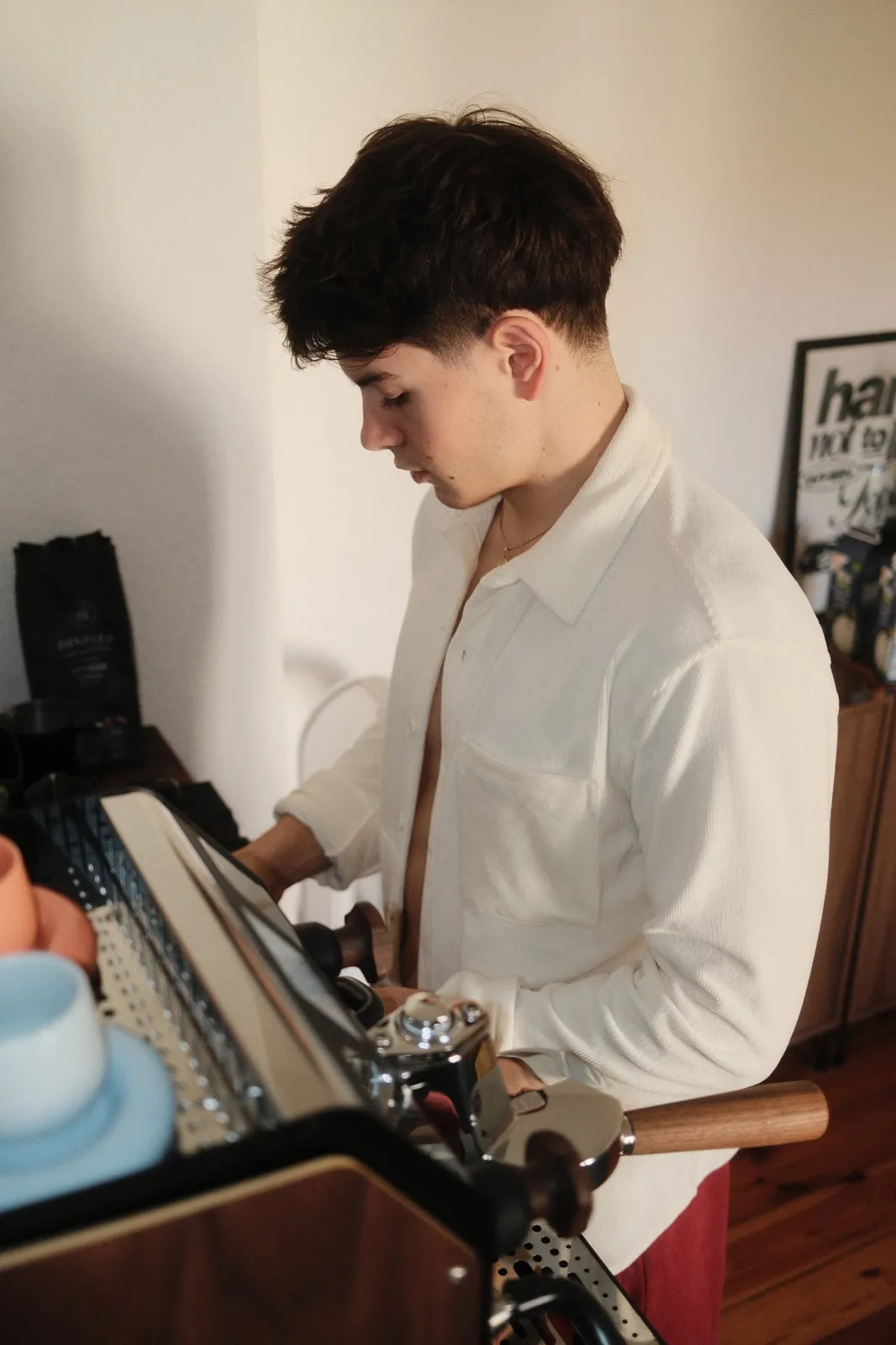 Leo Prantner alla macchina per l’espresso